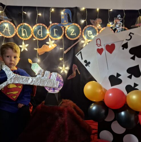 chłopiec i srebrny klucz